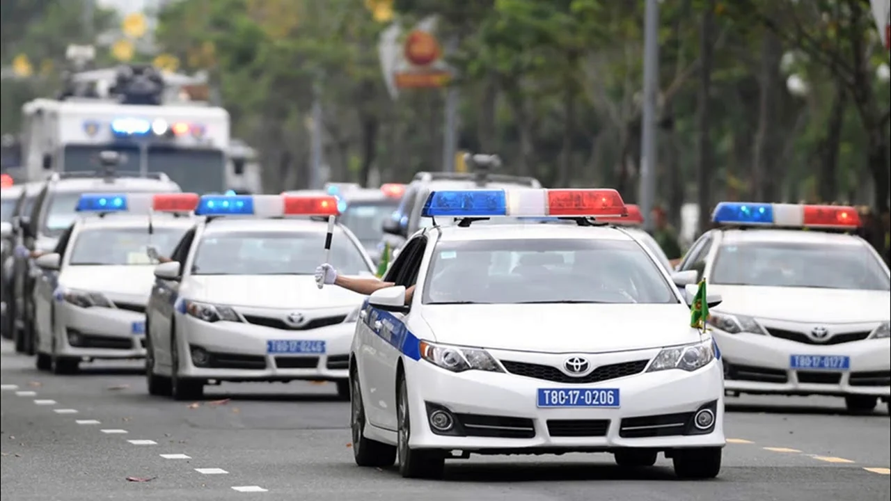 Автомобили полиции Вьетнама