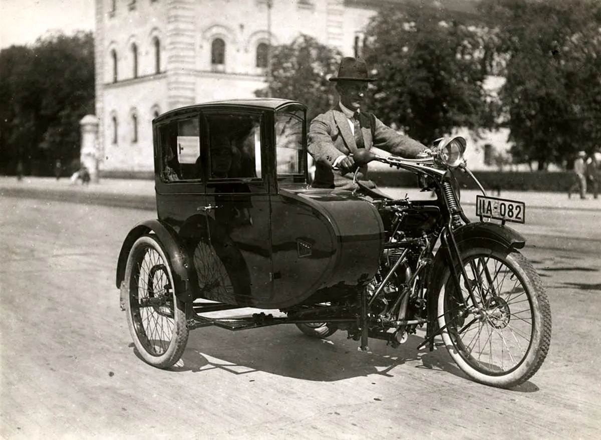 Мотоцикл 1915 года с коляской