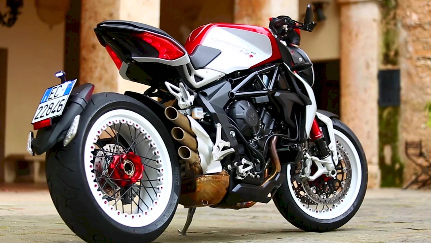 Мотоцикл MV Agusta brutale 800 Dragster RR