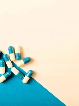 Лекарства на голубом фоне